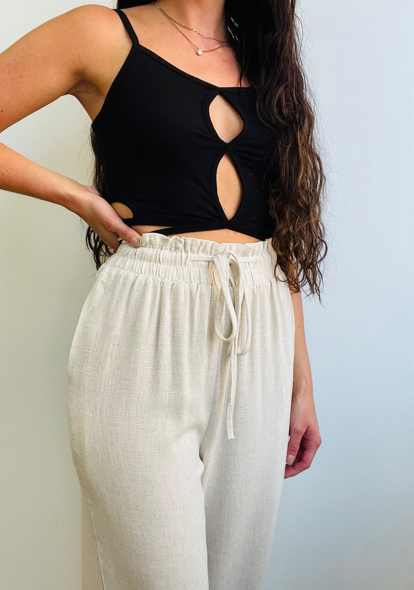 Cut Out Detail Knit Top : Black